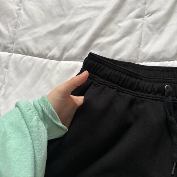 American Eagle Shorts Mens Size Medium Black Athletic Zip Pocket Drawstring AE - Picture 3 of 12